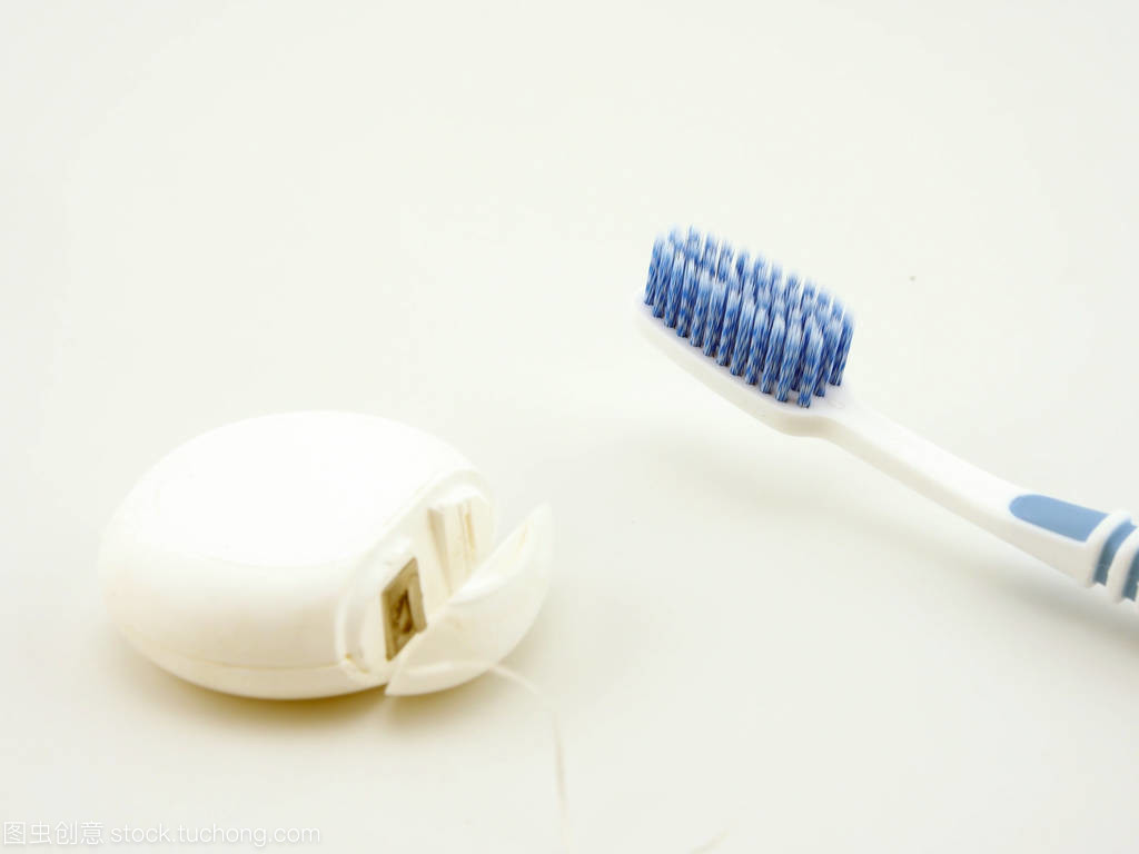 牙線與牙刷 日常口腔護理的雙重守護